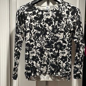 Light weight Old Navy black and white flowered sweater